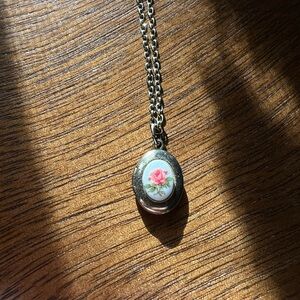Vintage rose locket necklace gold